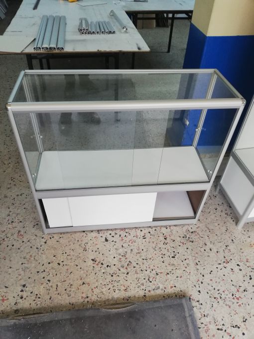 cam-banko-dolaplı